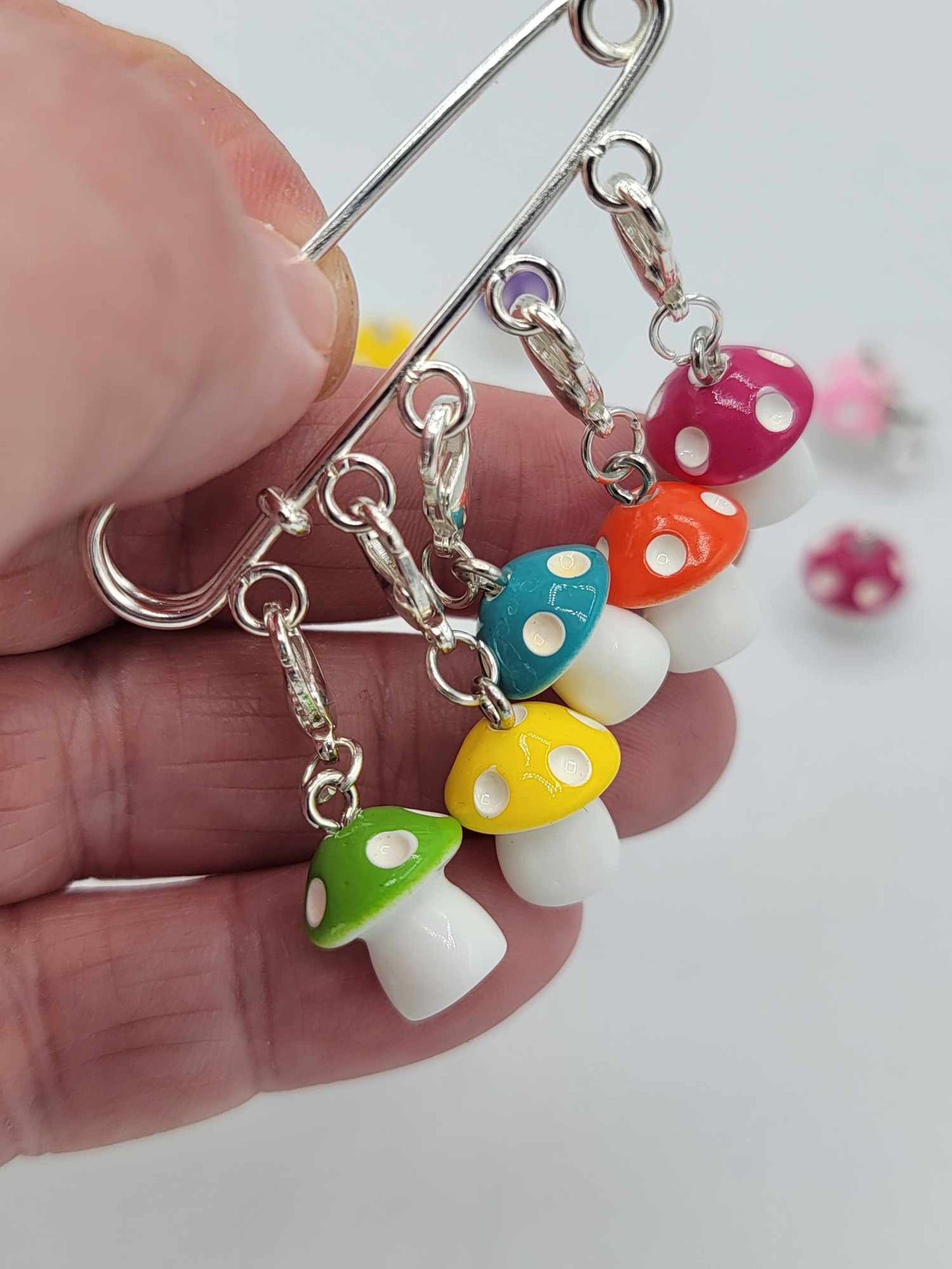 Cute Mini Mushroom Charm Sewing Tools Stitch Markers Knitting Locking Crochet Markers with Lobster Claw Clasp